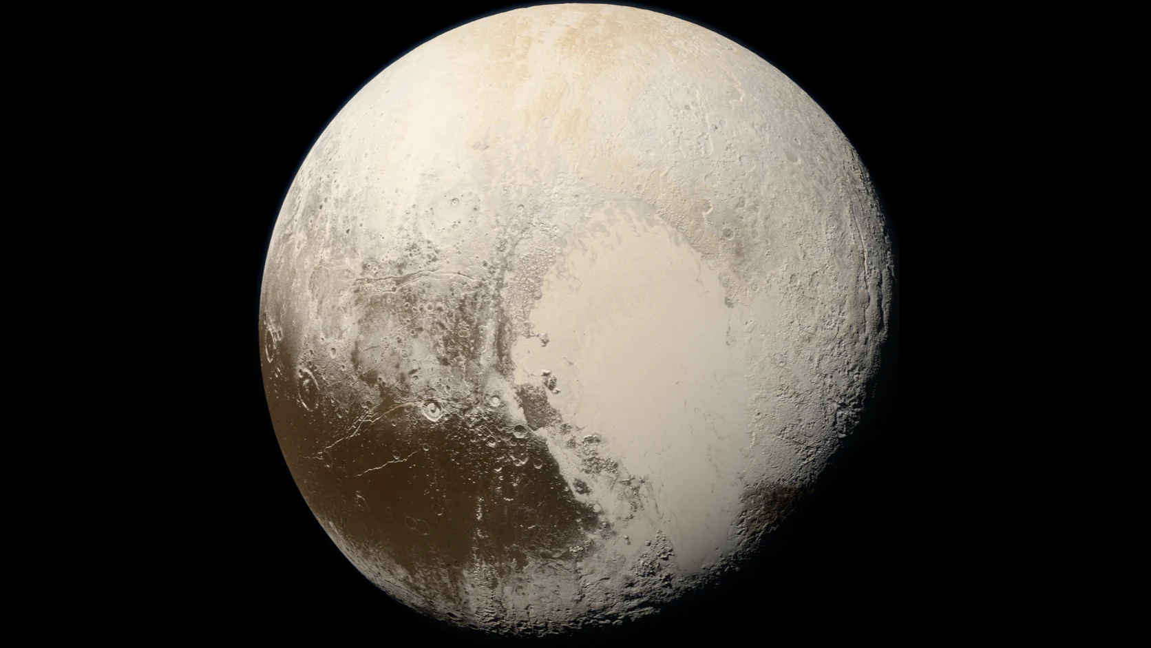New Horizons द्वारा ली गई प्लूटो की वास्तविक रंगों वाली पूर्ण-चक्र तस्वीर, जिसमें चमकीला हृदयाकार क्षेत्र स्पष्ट है